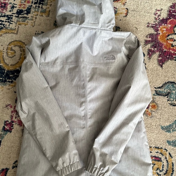 North Face hooded jacket. Inside fleece lining. - Picture 2 of 5